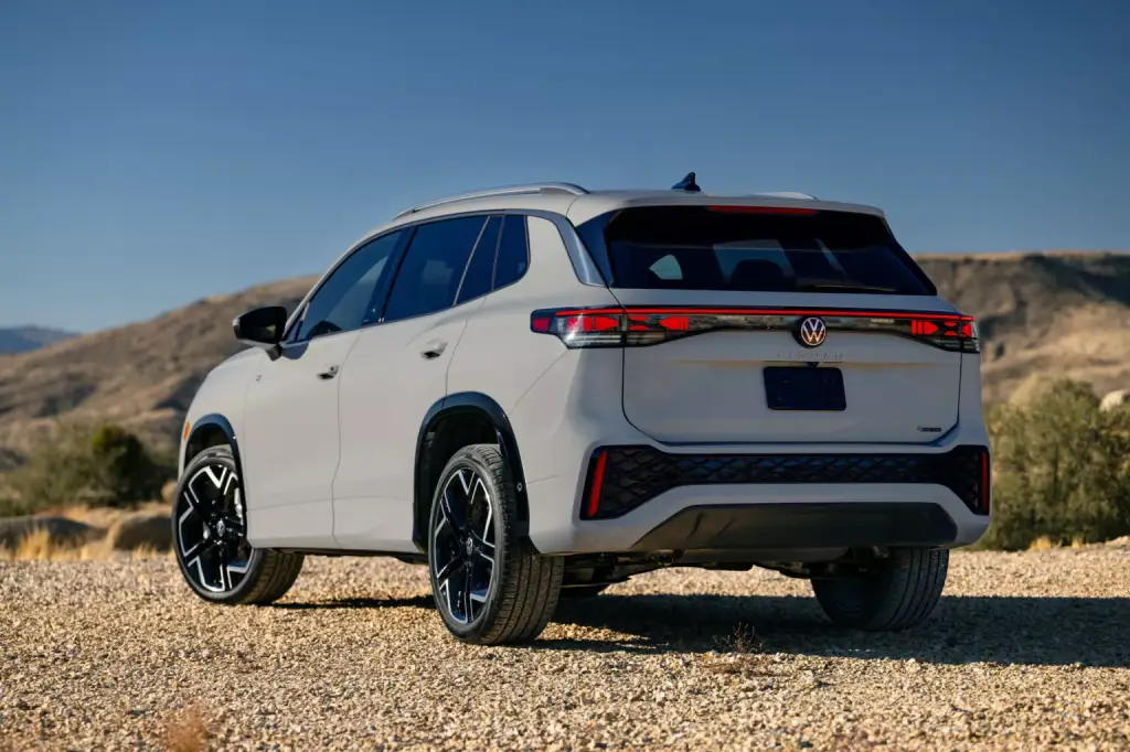 2025 VW Tiguan USA 4 1536x1024 1 Precisa de espaço? Conheça os carros de 7 lugares que são sucesso no Brasil