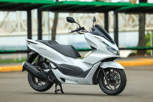 PCX 160 CBS prata 2 Honda PCX 160 2025: Novas Cores, Potência e Tecnologia para Manter a Liderança de Mercado