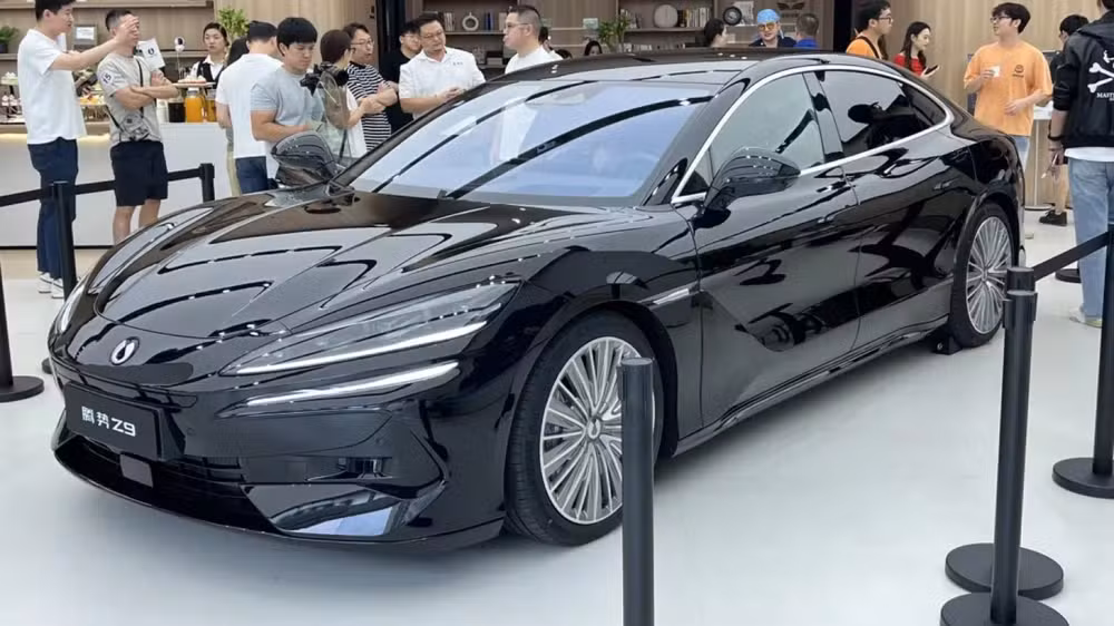 denza z9 2025 BYD Denza Z9: O Luxuoso Sedã Anti-Tesla Chega ao Brasil em 2025; segundo site.