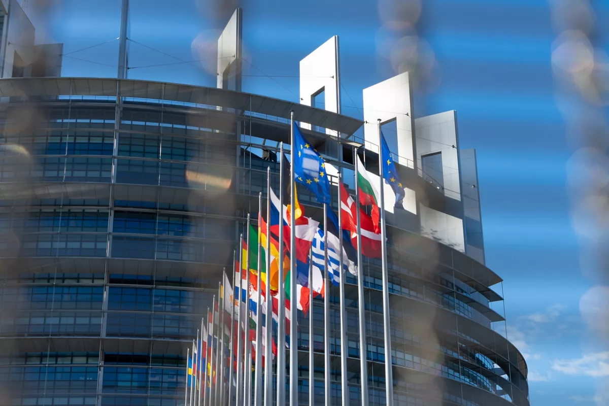 europe palace 5414751 1280 União Europeia mantém proibição para motores a combustão até 2035, mas avalia alternativas