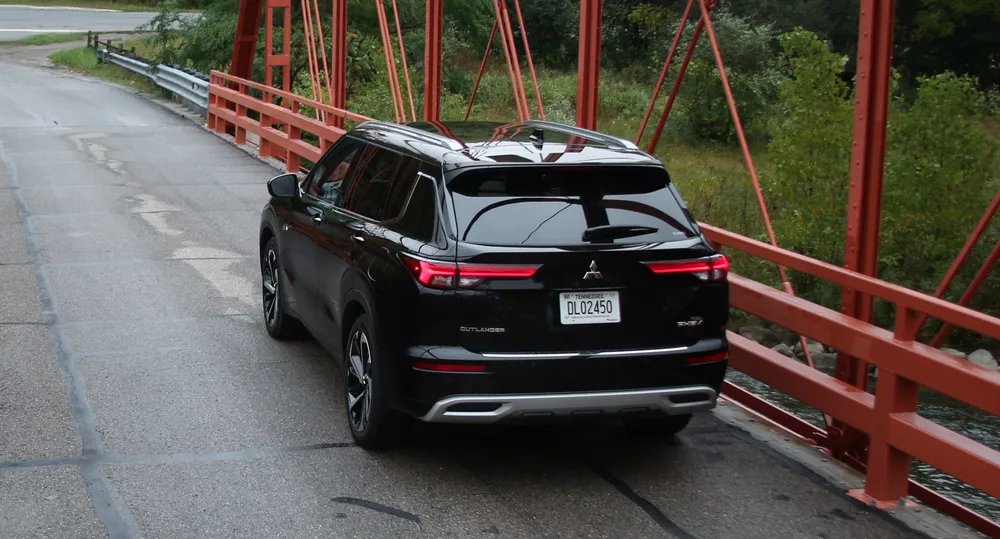 mitsubishi outlander phev Em Podcast, Presidente da HPE Automóveis, confirma que a Mitsubishi Outlander PHEV será lançado no Brasil em 2025.
