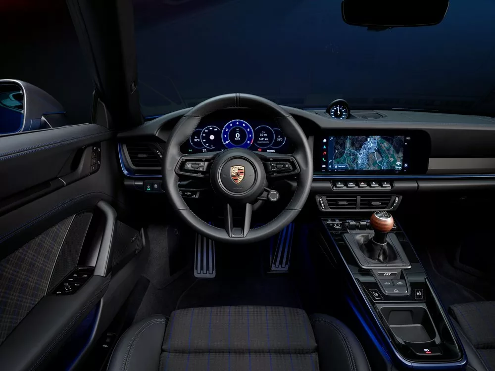 s24 2820 jpg Porsche 911 Carrera T: Câmbio Manual, Estilo Clássico e Potência.