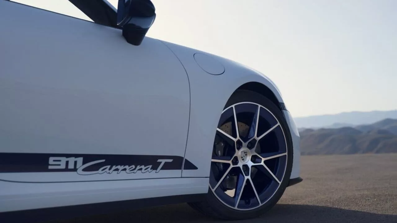 s24 2829 jpg Porsche 911 Carrera T: Câmbio Manual, Estilo Clássico e Potência.