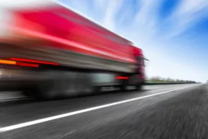 Como Ultrapassar Caminhões com Segurança: Dicas Cruciais para Motoristas