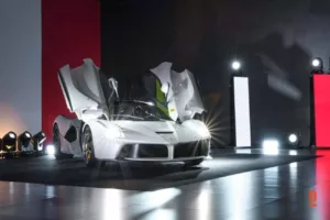 A última Ferrari LaFerrari do mundo está no Brasil e impressiona com seus 963 cv de potência
