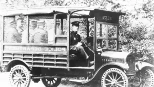 Ford e a Longa História dos Carros de Polícia
