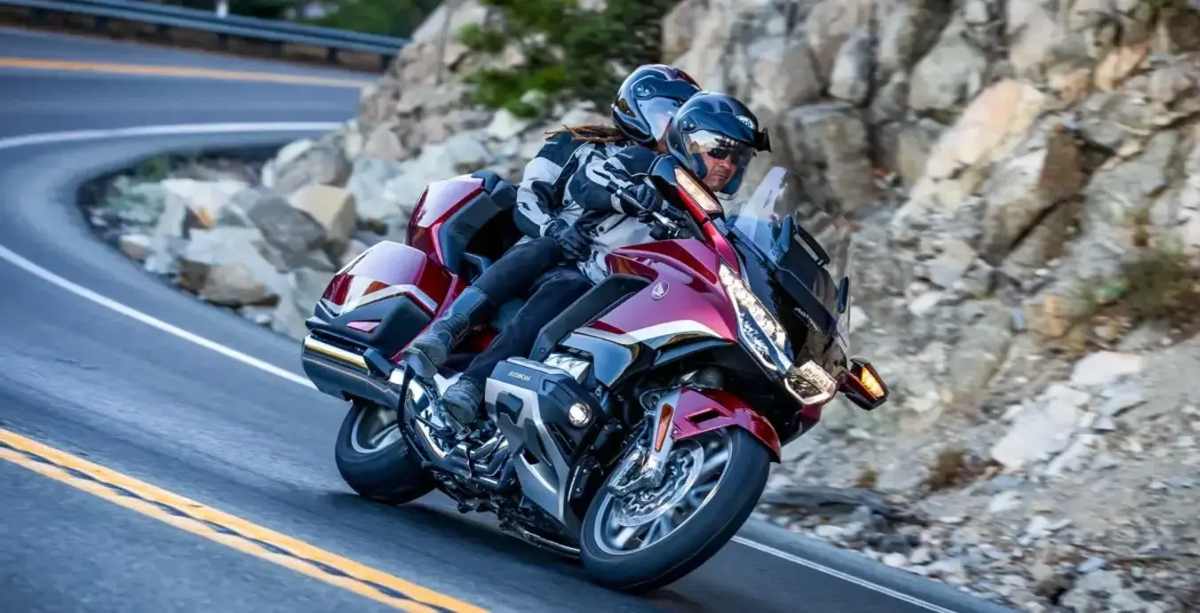 1 honda gl 1800 gold wing tour 2024 2 Honda GL 1800 Gold Wing: A Perfeição Sobre Duas Rodas