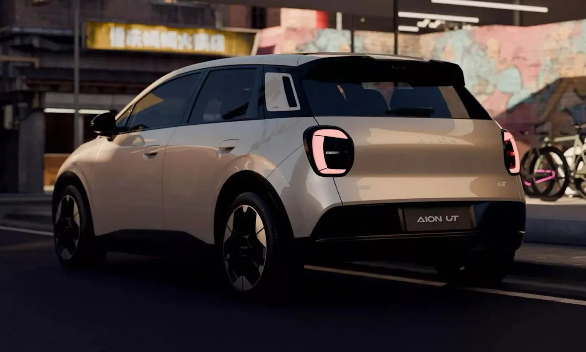 GAC Aion UT 1 edited jpg O GAC Aion UT, hatch elétrico da GAC Motor, inicia pré-venda na China com design inovador, motor de 134 cv e autonomia de 420 km