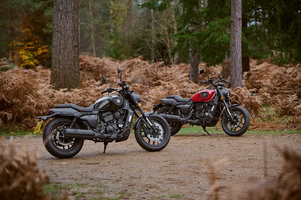 ajs sedona 250 20 Duas.jpg Com design robusto, a AJS Sedona 250 equilibra tradição e modernidade em uma moto acessível e prática.