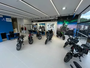 Bajaj celebra 10 mil motos fabricadas no Brasil e inaugura novas concessionárias