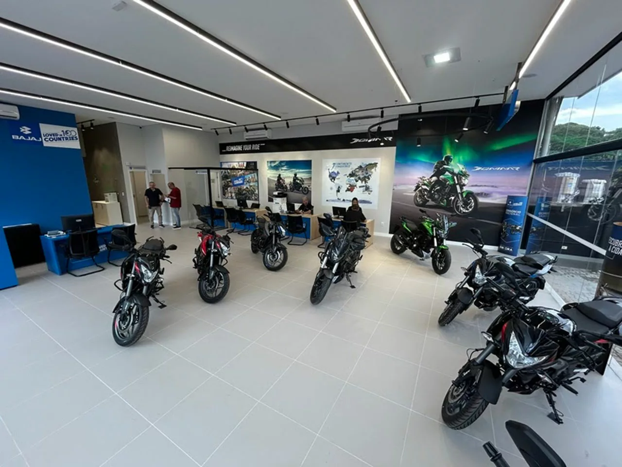 bajaj Bajaj celebra 10 mil motos fabricadas no Brasil e inaugura novas concessionárias