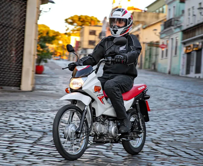 cards seguranca homem pilotando a pop 110i es branco ross white 0 As 5 Motos Mais Vendidas no Brasil em 2024, segundo a Fenabrave.