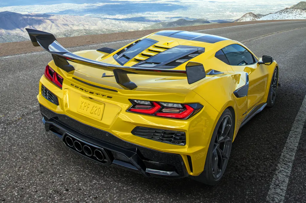 chevrolet corvette zr1 coupe 002 Corvette ZR1 2025: O Supercarro Americano Que Rompeu Barreiras de Velocidade