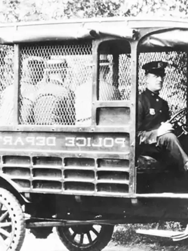 03-jan-25-A-longa-tradicao-dos-carros-de-policia-da-Ford-1-970x550