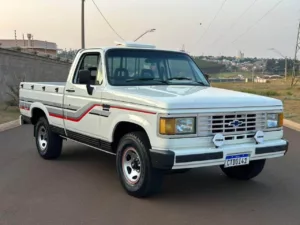 Chevrolet D20: O ícone que redefiniu o trabalho e a robustez nos anos 80