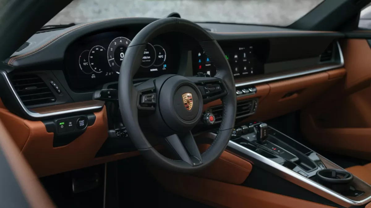 dJRQZIuG Porsche 911 Carrera S interior 1536x864 1 O novo Porsche 911 Carrera S chega ao Brasil com motor Boxer 3.0 biturbo de 480 cv.