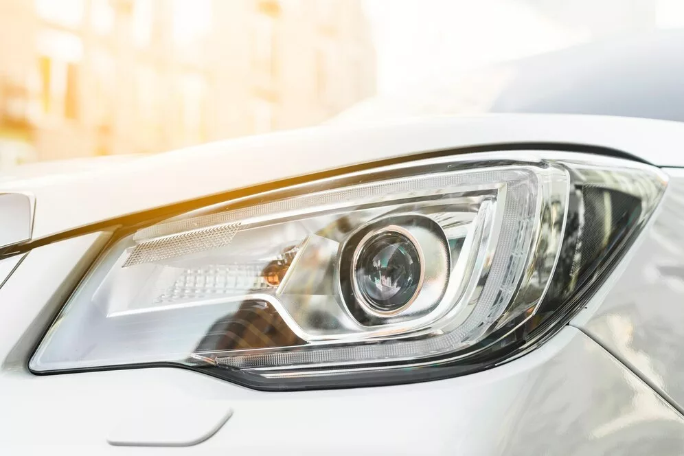 farol carro 2 Faróis Baixo e Alto: O Guia Definitivo para Dirigir com Segurança