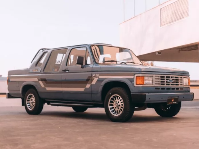 foto d20 cabine dupla dok png Chevrolet D20: O ícone que redefiniu o trabalho e a robustez nos anos 80