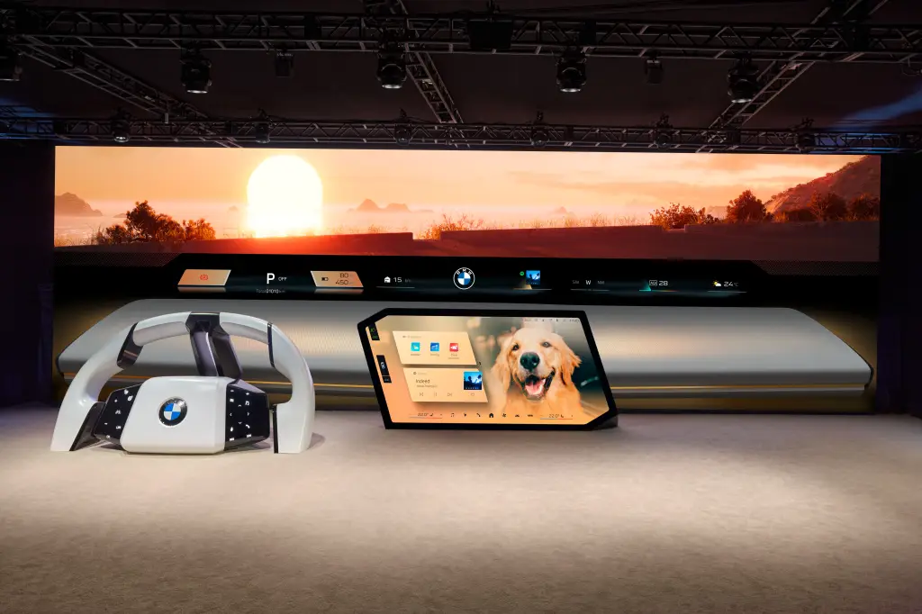 iDrive Show PersonalMode2 O revolucionário Panoramic iDrive transforma o para-brisa dos BMW da linha Neue Klasse em uma tela interativa gigante
