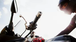 Moto zero com parcela de R$ 552: o programa federal que todo entregador de app precisa conhecer agora