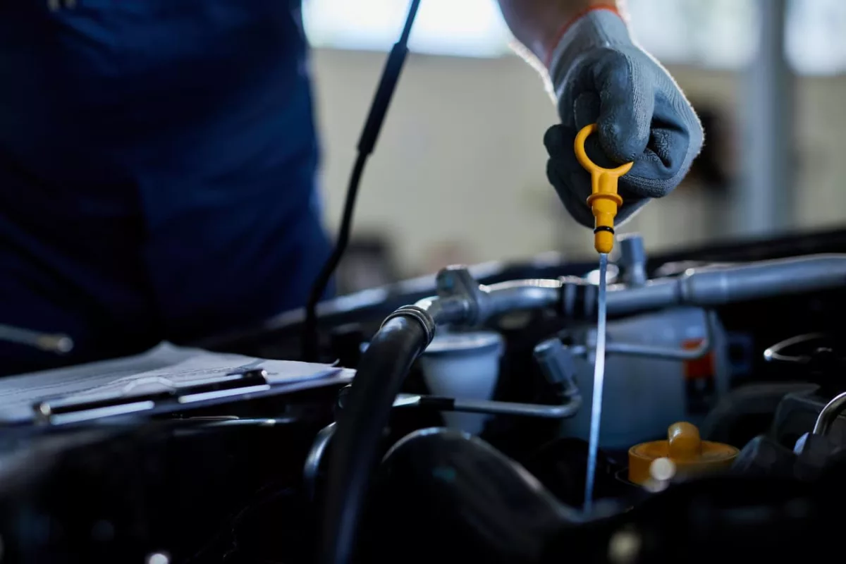 oleo motor 1 Troca de óleo do carro: por que tantos motoristas ainda erram no básico da manutenção?
