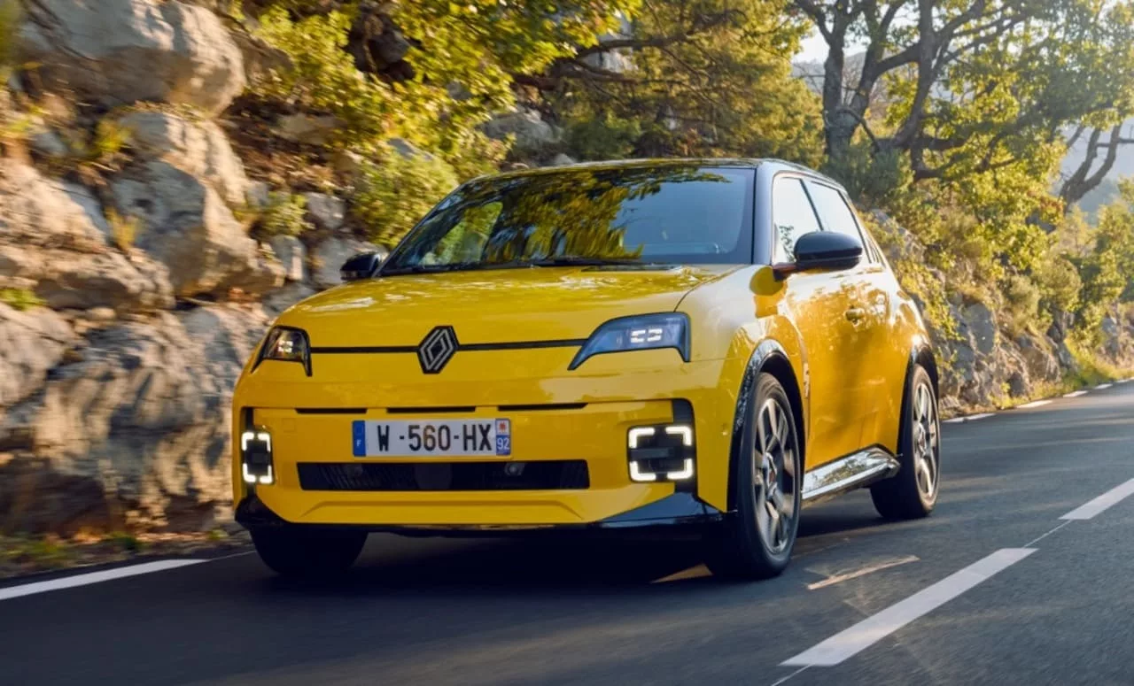 renault5 Eleito Carro do Ano 2025, o Renault 5 E-Tech Electric combina estilo retrô e alta tecnologia