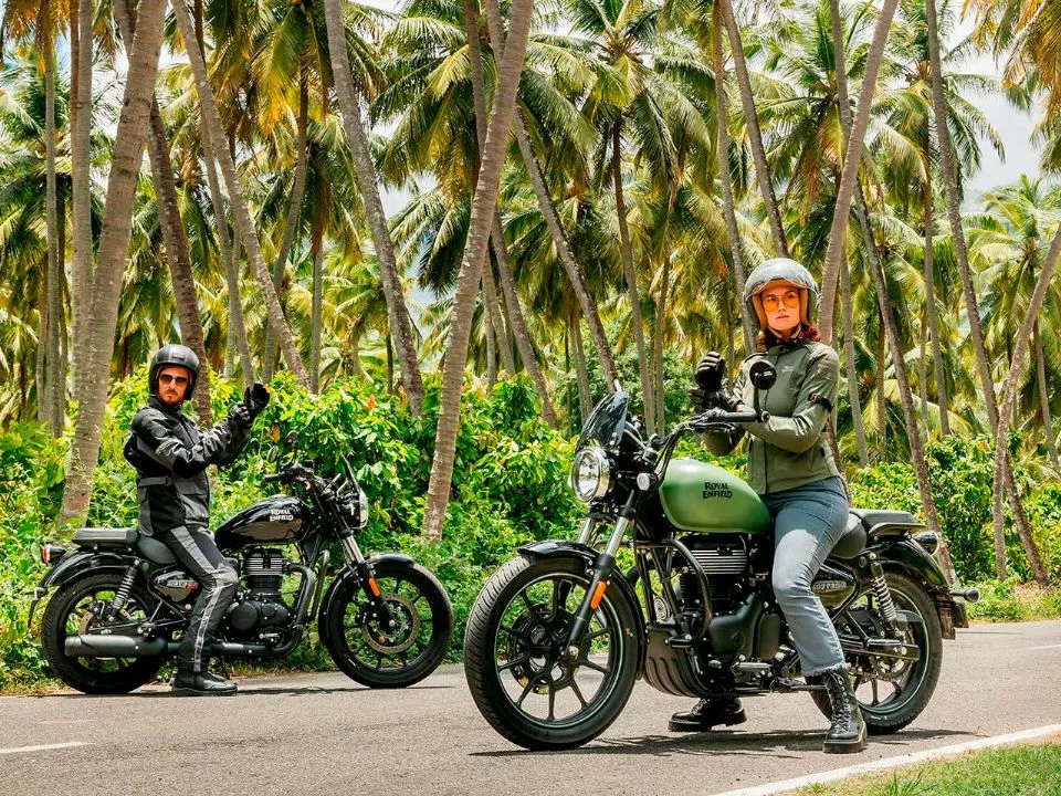 royal enfield meteor 350 2025 1 23012025 62970 960 720 Royal Enfield Meteor 350: Nova cor Fireball Black adiciona elegância à linha 2025