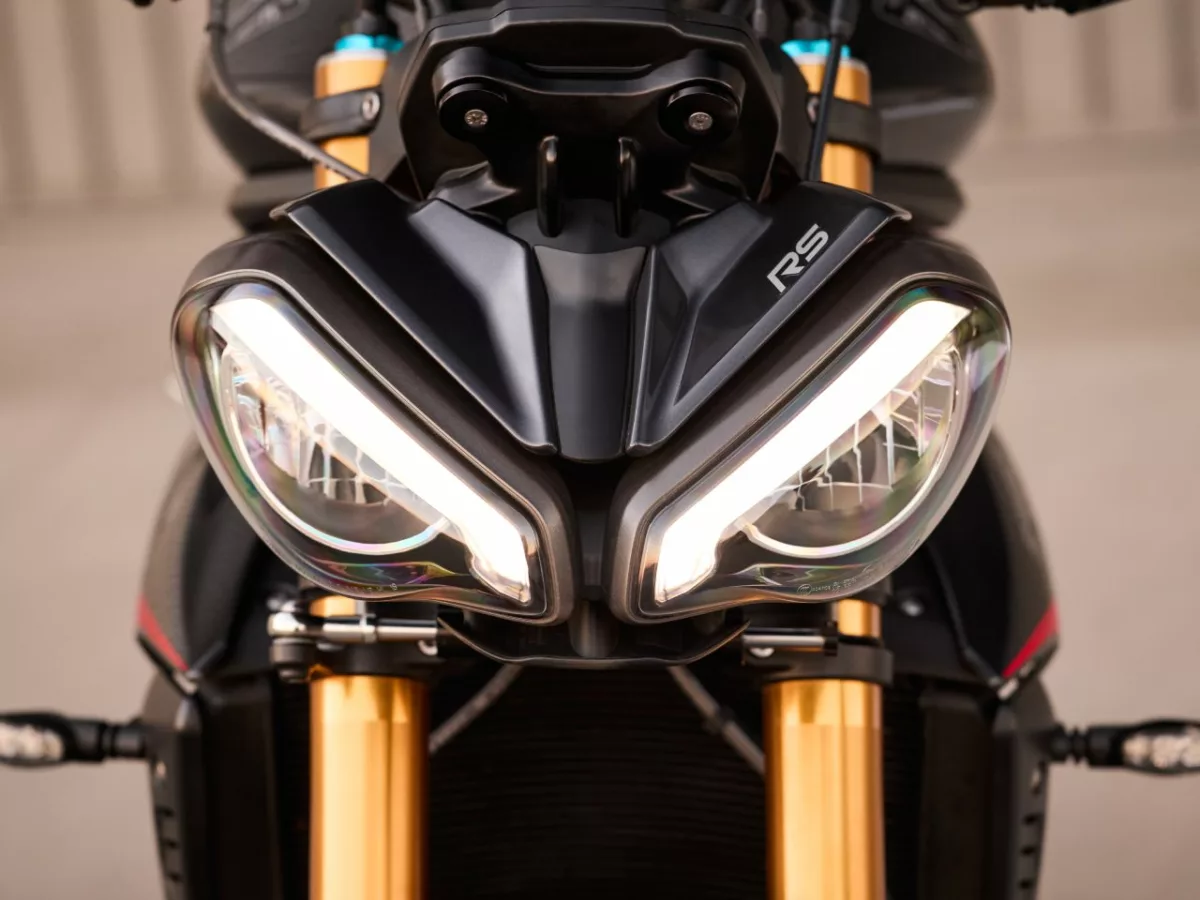 triumph speed triple rs 2025 9 27012025 62999 1280 960 Triumph Speed Triple RS 2025: Potência e Tecnologia em uma Naked Incomparável