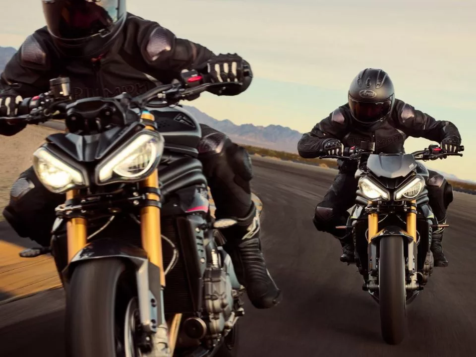 triumph speed triple rs 2025 9 27012025 63004 960 720 Triumph Speed Triple RS 2025: Potência e Tecnologia em uma Naked Incomparável