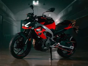 Aprilia Tuono 457: A Nova Naked Italiana com Estilo Agressivo e 47 cv de Potência