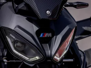 BMW S 1000 R 2026: Naked esportiva com novo visual e tecnologia avançada pode chegar ao Brasil