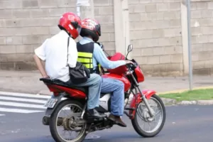 Mototáxi em São Paulo: Justiça Anula Proibição e Reacende Debate Sobre Mobilidade