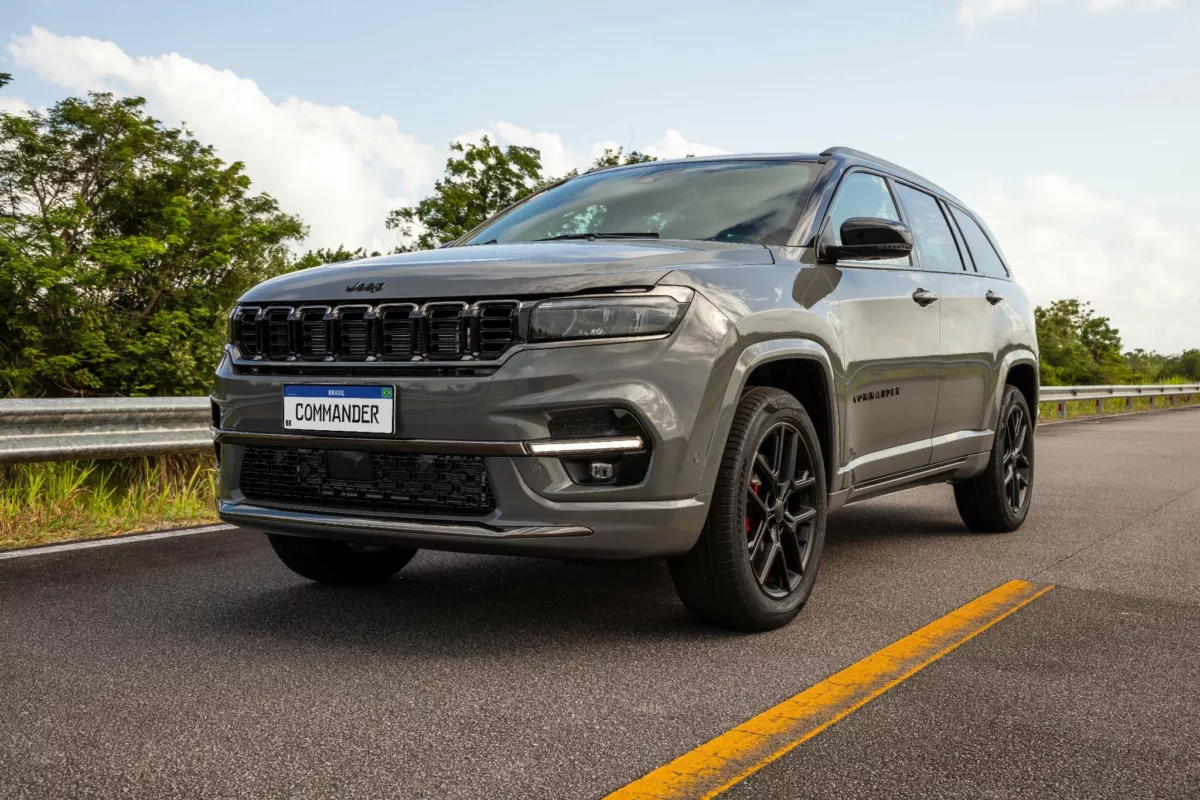 jeep commander blackhawk 2 Precisa de espaço? Conheça os carros de 7 lugares que são sucesso no Brasil