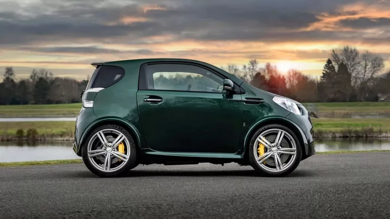 aston martin v 8 cygnet 1 Aston Martin Cygnet V8: O Pequeno Notável com Coração de Gigante