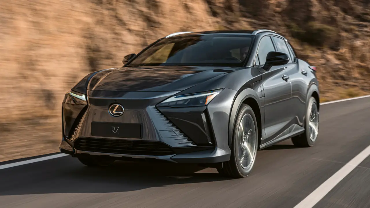 Lexus RZ: o primeiro elétrico da marca desembarca no Brasil com foco em luxo, tecnologia e desempenho