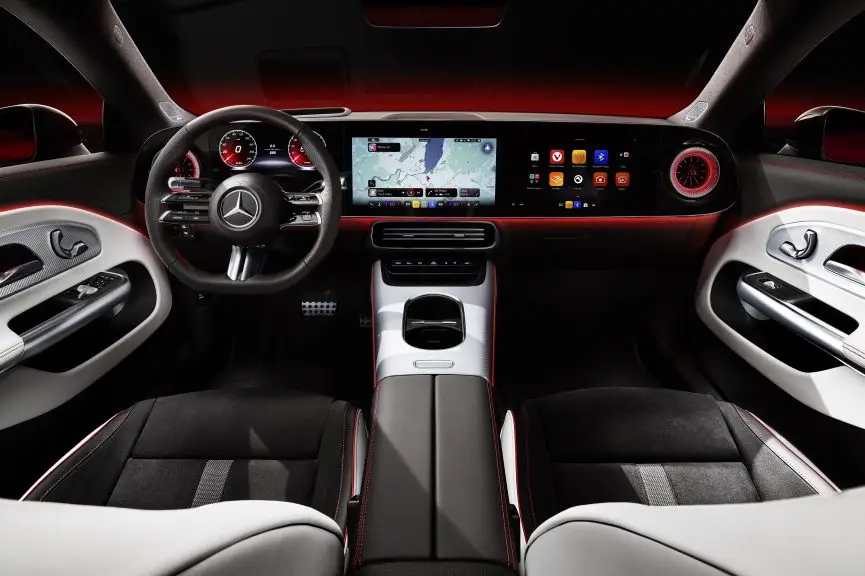 mercedes benz cla 350 4matic with eq technology amg line plus 1 e1741969242613 A Mercedes-Benz reinventa o CLA em 2025, lançando versões 100% elétricas e trazendo recursos inovadores.