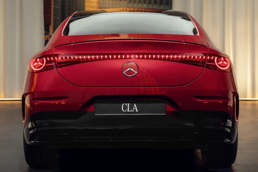 mercedes benz cla 350 4matic with eq technology amg line plus 46 042b02ce0afe0844 e1741969219894 A Mercedes-Benz reinventa o CLA em 2025, lançando versões 100% elétricas e trazendo recursos inovadores.