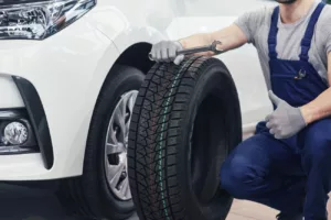 Hábitos que desgastam seus pneus antes da hora: o que evitar para rodar com segurança e economia