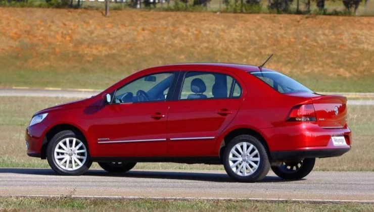 1 vw voyage 4 750x422 49771172 Sedãs até R$30 mil: modelos confiáveis, econômicos e com bom custo de manutenção