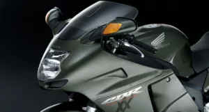 Honda CBR 1100XX Super Blackbird: a superbike que desafiou os limites da velocidade nos anos 90