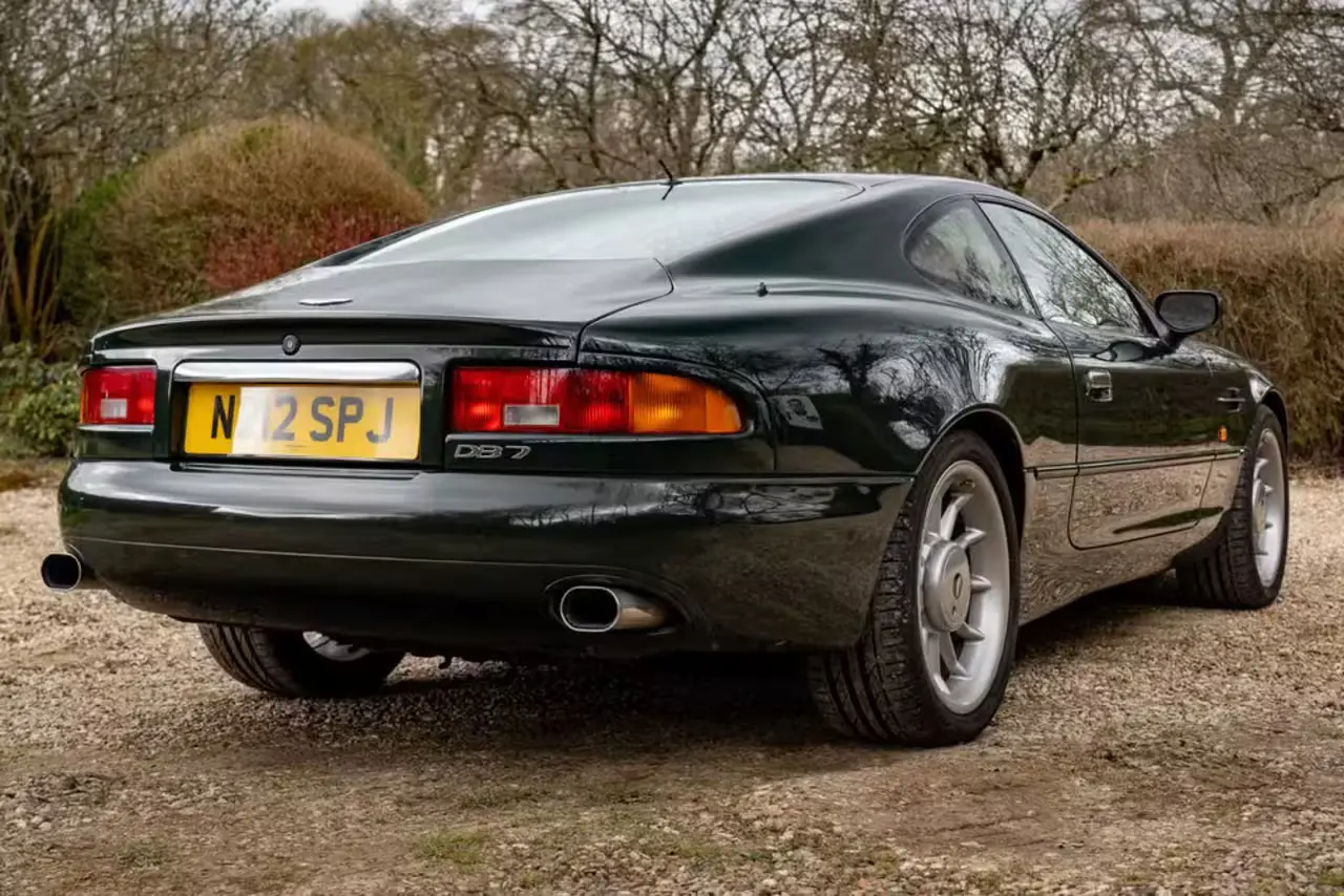 aston db7 1 Aston Martin DB7 de Elton John vai a leilão por valor surpreendente e baixa quilometragem
