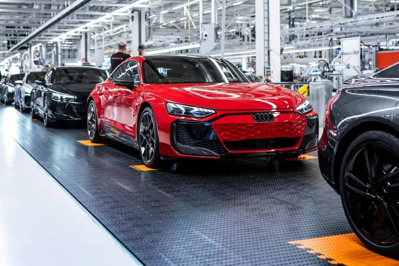 audi e tron assembly 1440x960 1 Exportações para os EUA em pausa: Audi, VW e Land Rover reagem às novas tarifas com suspensão de remessas