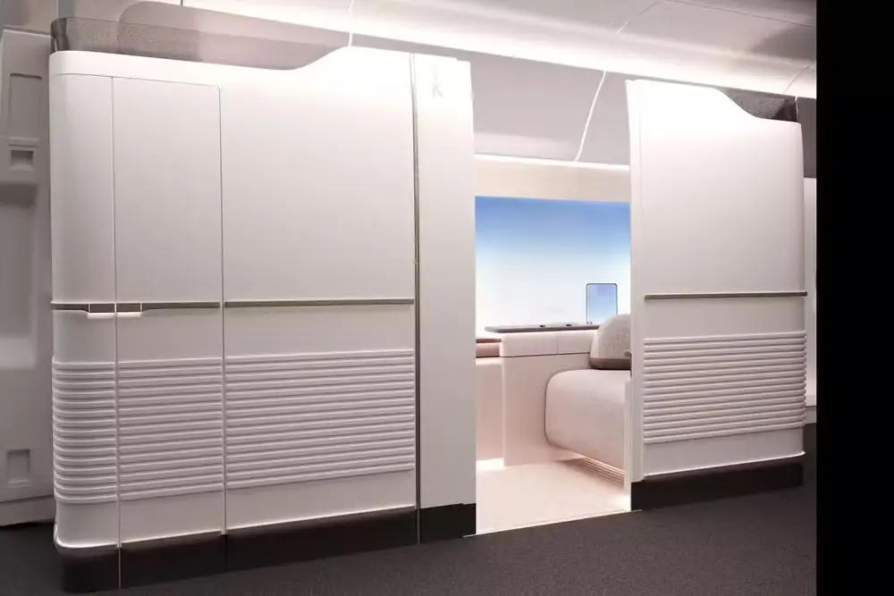 aviao com super primeira classe 2 Avião com super primeira classe redefine o luxo nas alturas com cabines privativas e teto digital