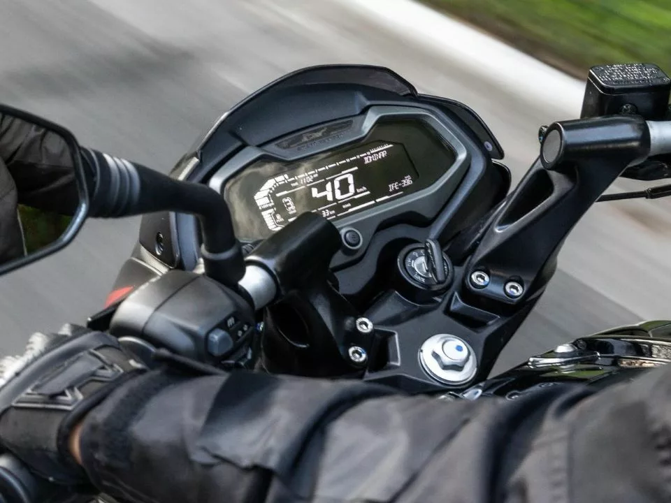 bajaj dominar 200 2026 1 17042025 63759 960 720 Bajaj Dominar NS200 2026 chega ao Brasil com LED, conectividade e visual mais agressivo