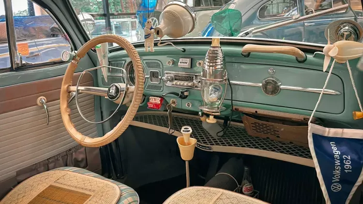 fusca equipado 3 Fusca 1962 com cafeteira, ar-condicionado e 50 acessórios: o clássico brasileiro mais exclusivo já restaurado