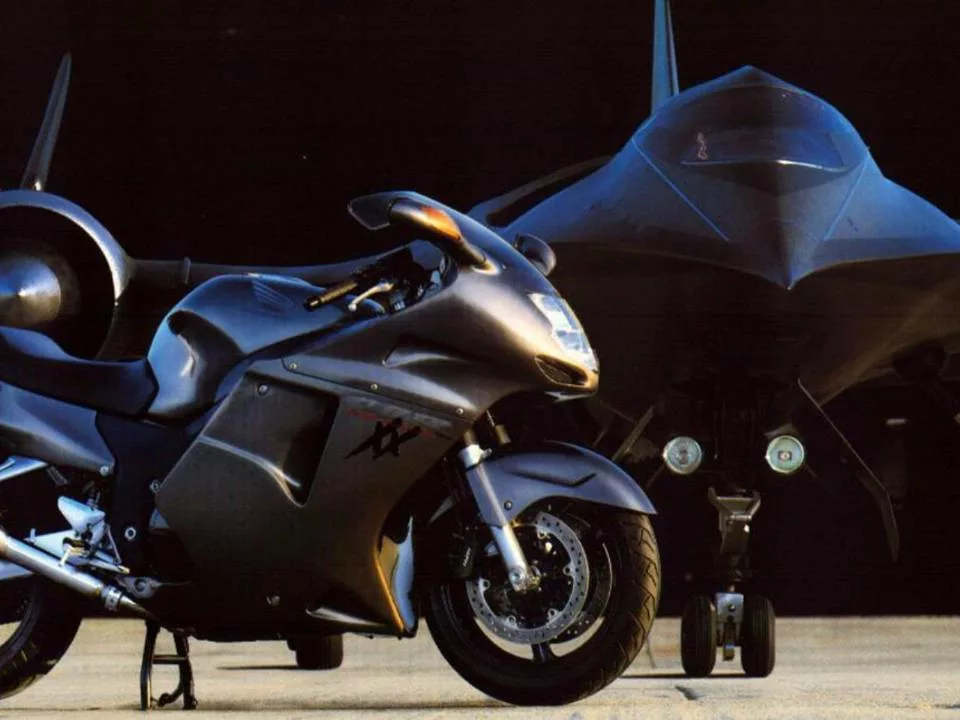 honda cbr 1100xx super blackbird 4 18042025 63809 960 720 Honda CBR 1100XX Super Blackbird: a superbike que desafiou os limites da velocidade nos anos 90
