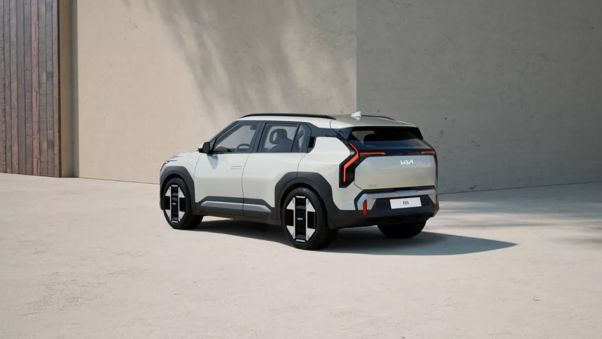 kia ev3 branco traseira parado 1920x1080 1 Kia EV3 conquista o título de Carro Mundial do Ano com autonomia de até 605 km