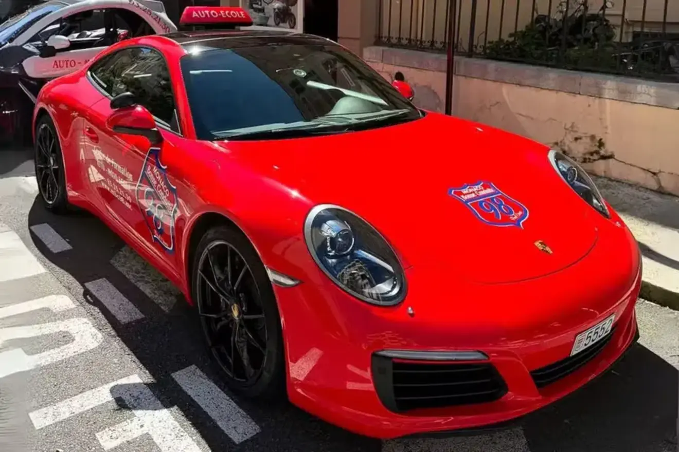 porsche 911 carrera autoescola m "Bora" marcar uma aula prática? Porsche 911 Carrera vira carro de autoescola em Mônaco.