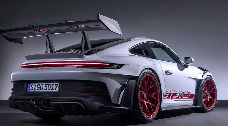 2023 porsche 911 gt3 rs leaked full details coming august 17th 196018 1 5 Carros com o pior consumo de combustível no Brasil em 2025