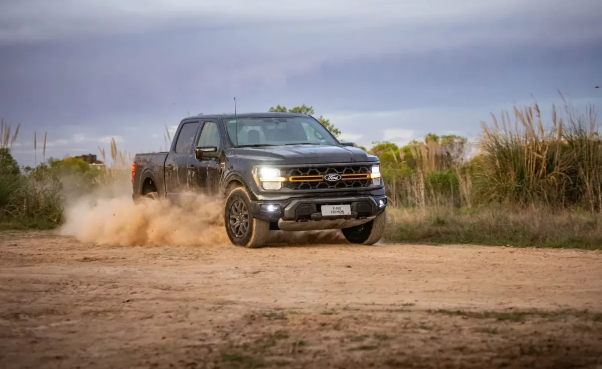 Ford F 150 Tremor offroad Ford F-150 Tremor desembarca no Brasil: potência, tecnologia e estilo radical no off-road
